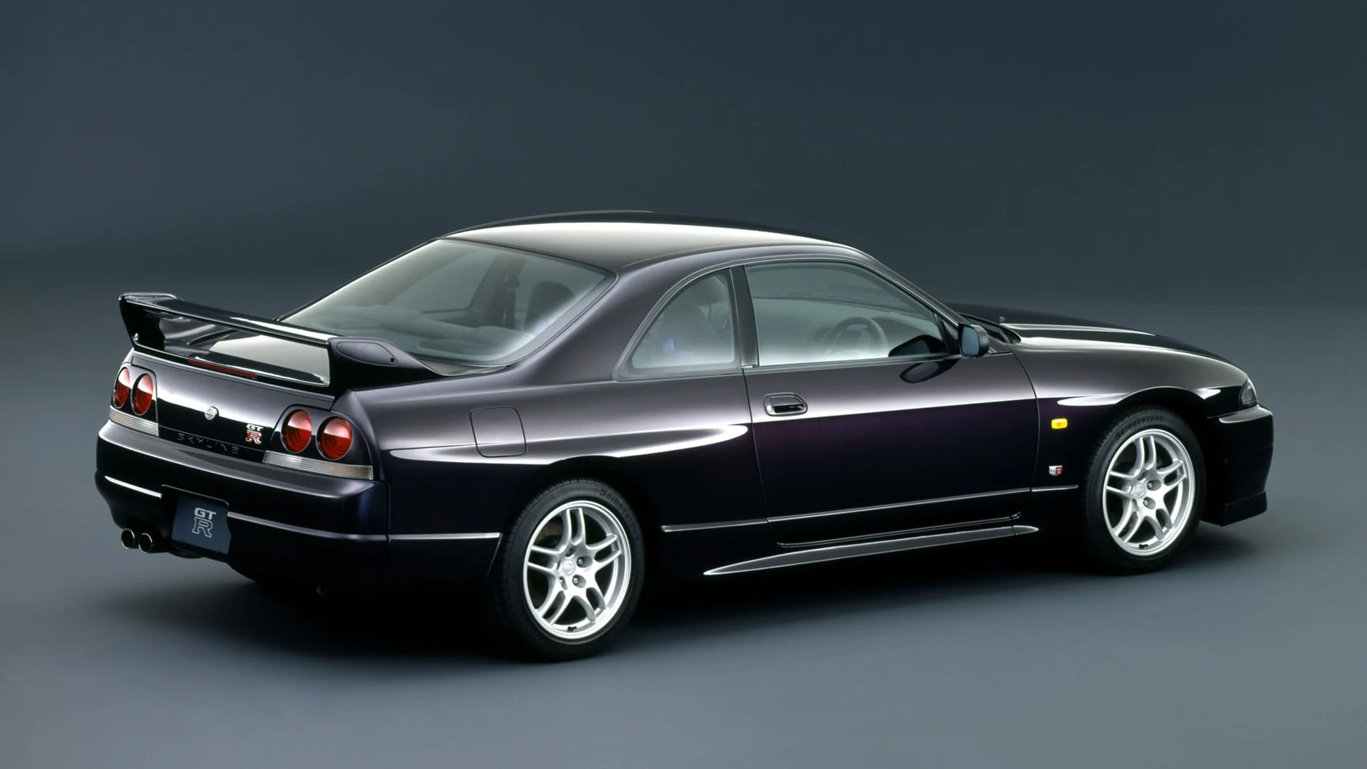 R33 Nissan Skyline GT-R (2)